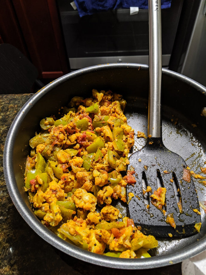 Easy-to-MakeCauliflower and Bell Pepper (Capsicum) Curry