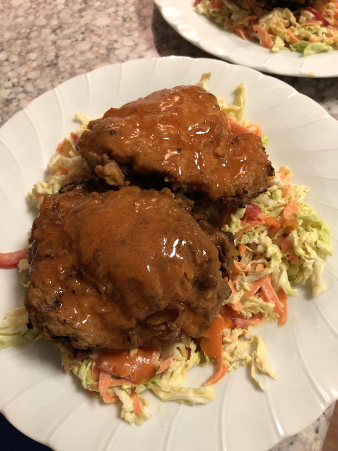 Hot fried chicken with coleslaw [Homemade]