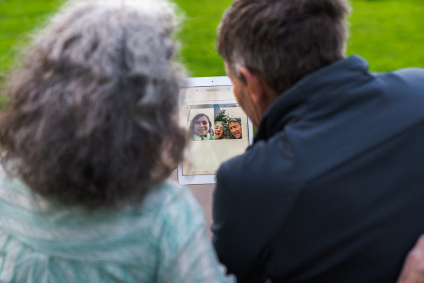Easy Ways to Stay Connected to Grandparents from a Distance