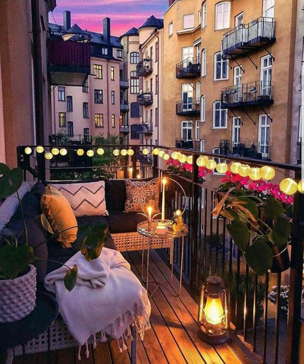 20 Romantic Balcony Lighting Ideas You’ll Love