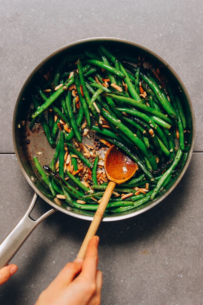 1-Pan Garlicky Green Beans with Slivered Almonds